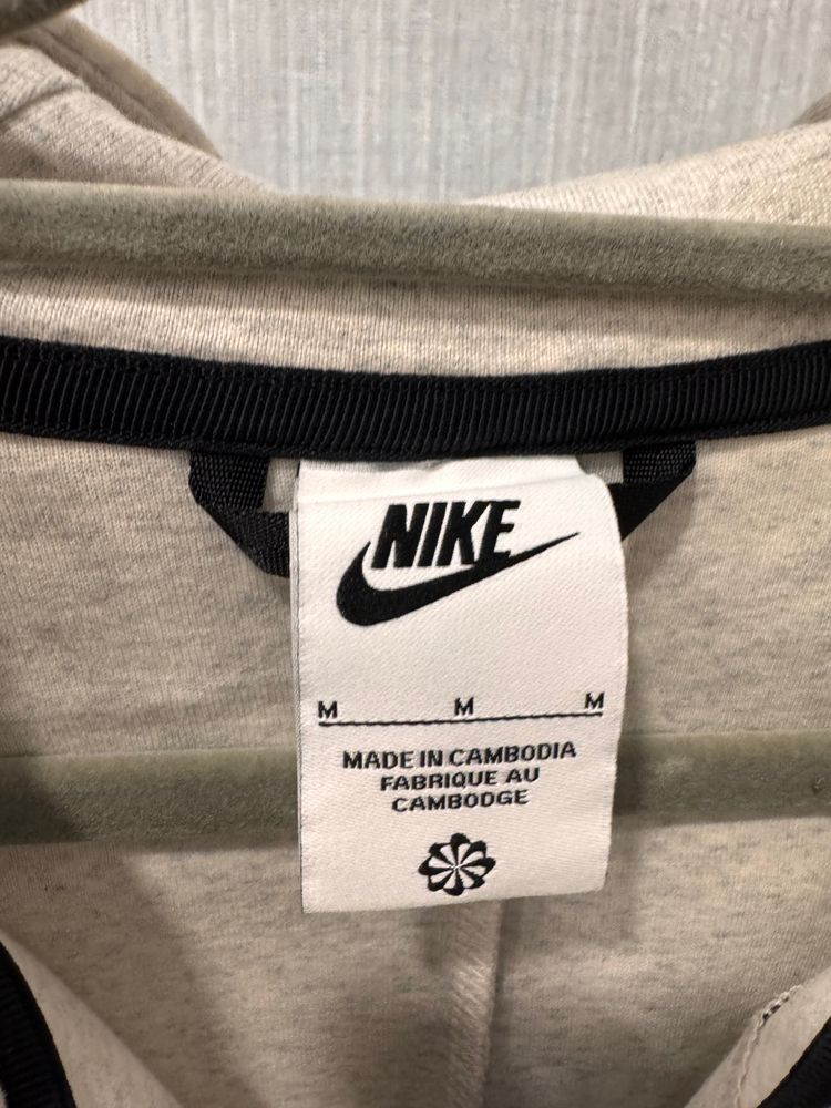 Nike Zip-Up Hoodie Tech Fleece image 3
