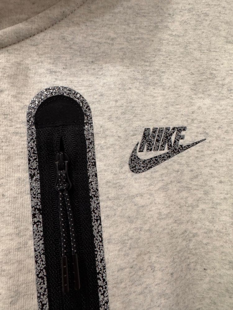 Nike Zip-Up Hoodie Tech Fleece image 2