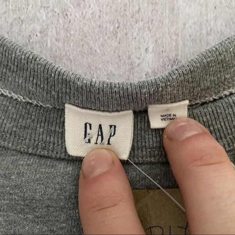 Grey Gap Spellout Sweatshirt 3