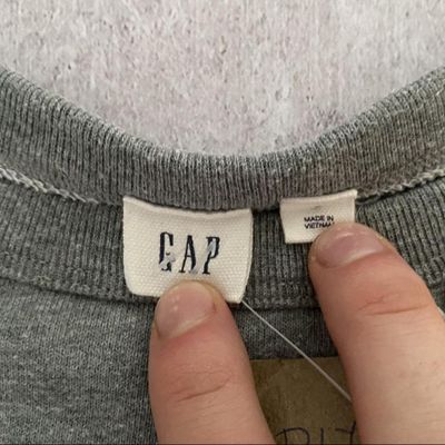 Grey Gap Spellout Sweatshirt 3