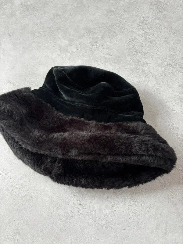 Marida Black Faux Fur Bucket Hat obraz 2