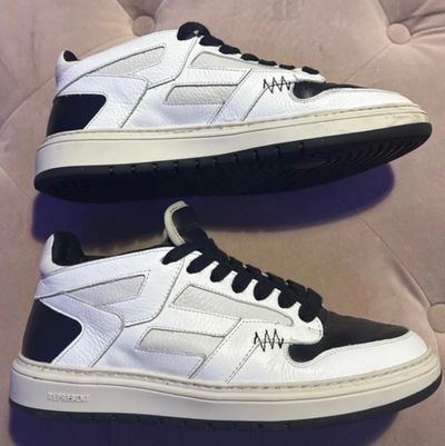 Represent raptor trainers