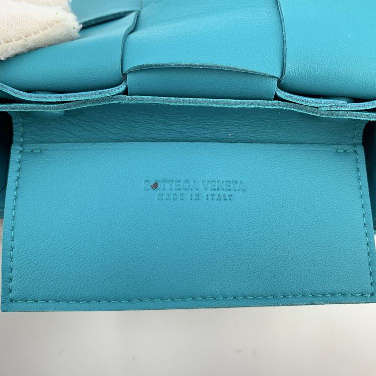 Immagine di Bottega Veneta Leather Crossbody Bag Cassette 2