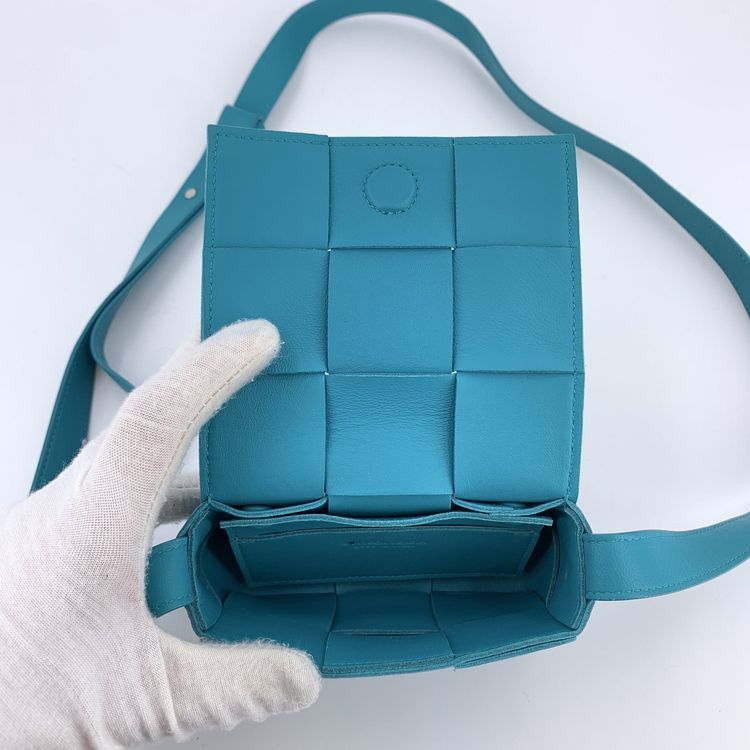 Immagine di Bottega Veneta Leather Crossbody Bag Cassette 5