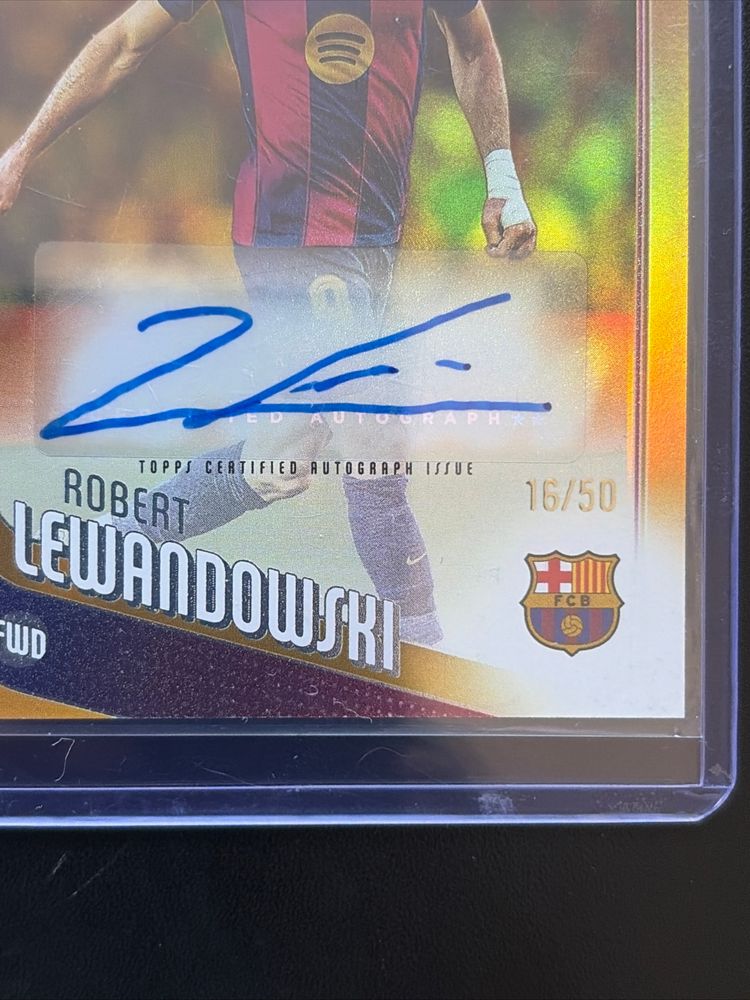 Immagine di 🔥Auto /50 Robert Lewandowski Topps Flagship Gold Foil🔥+Free 8 bit Trading Card 3