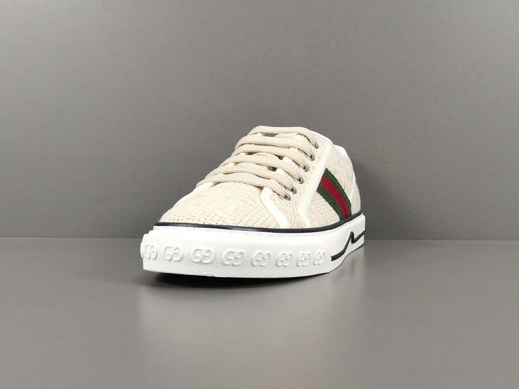 Low-top sneakers image 8