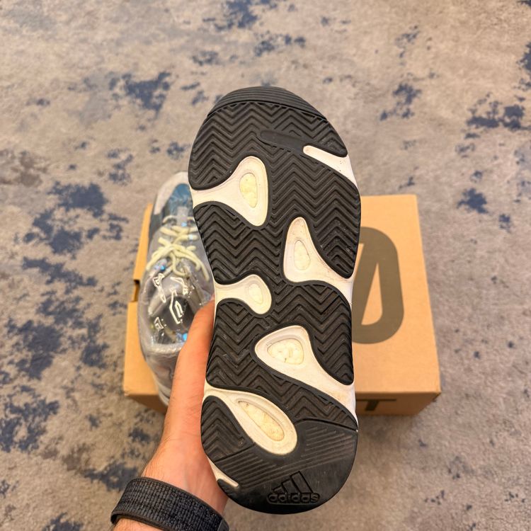 Yeezy Boost 700 Wave Runner 42 imagen 4