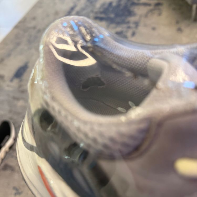 Yeezy Boost 700 Wave Runner 42 imagen 5