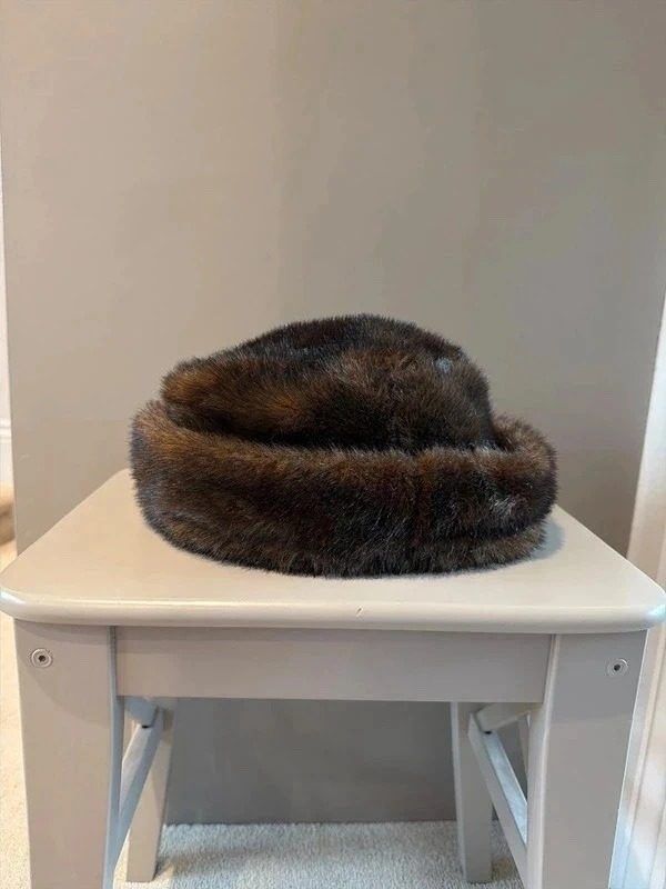 Immagine di Brown Faux Fur Hat 1