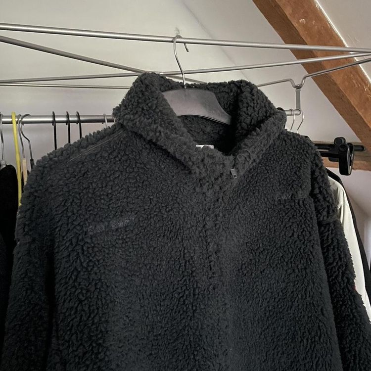 Extra pics of neck folded down