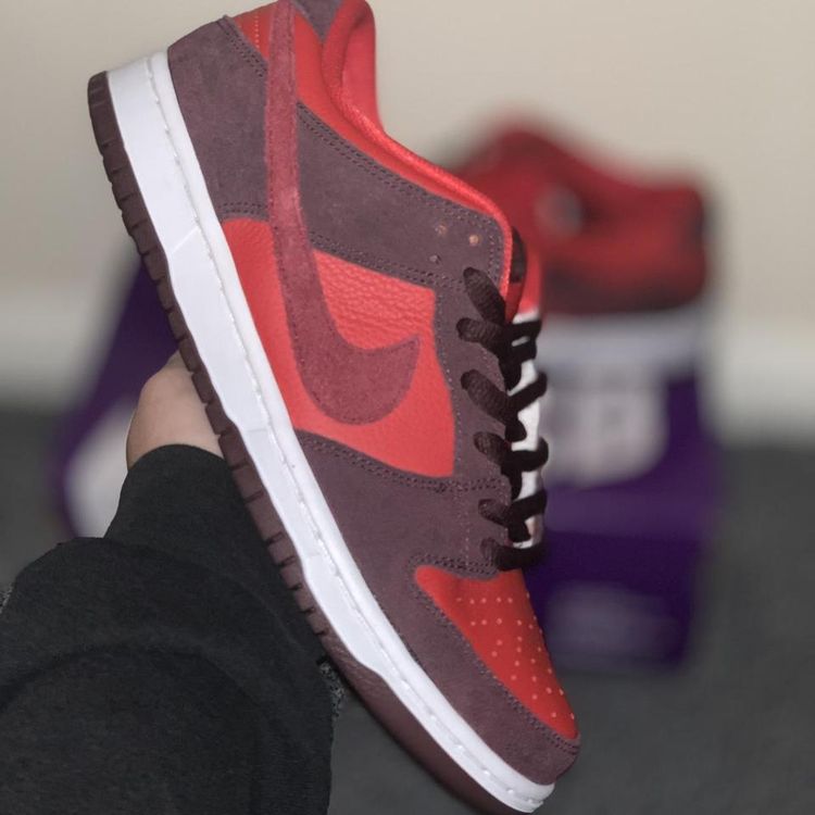 Nike dunk sb cherry