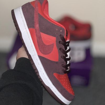 Nike dunk sb cherry