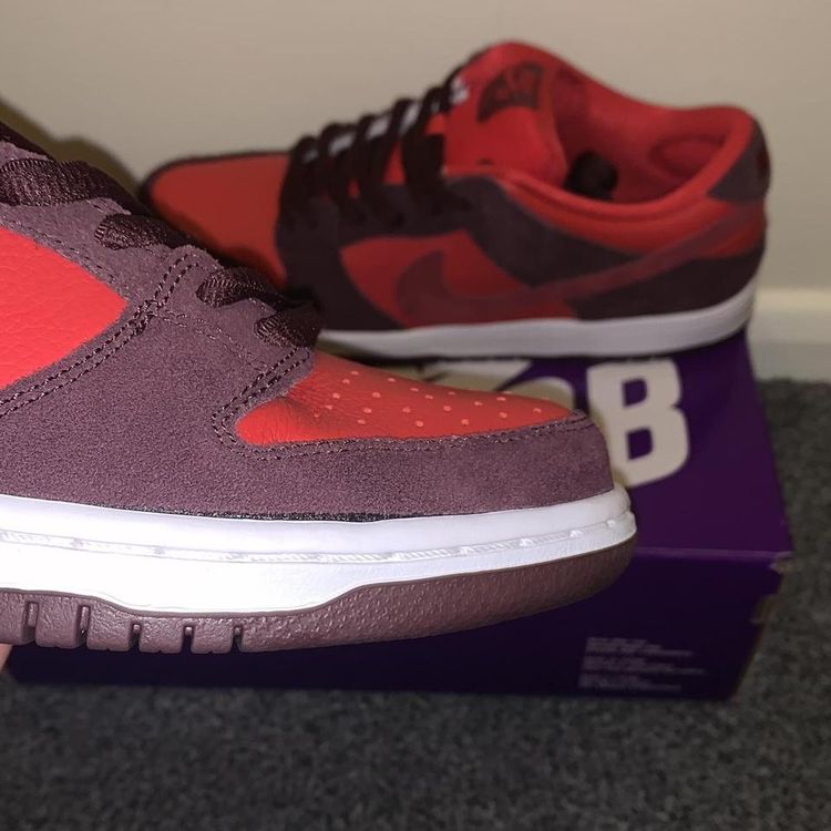 Nike dunk sb cherry obraz 2