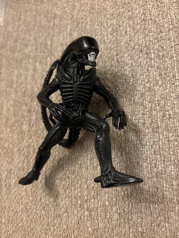 Black Alien Action Figure imagen 2