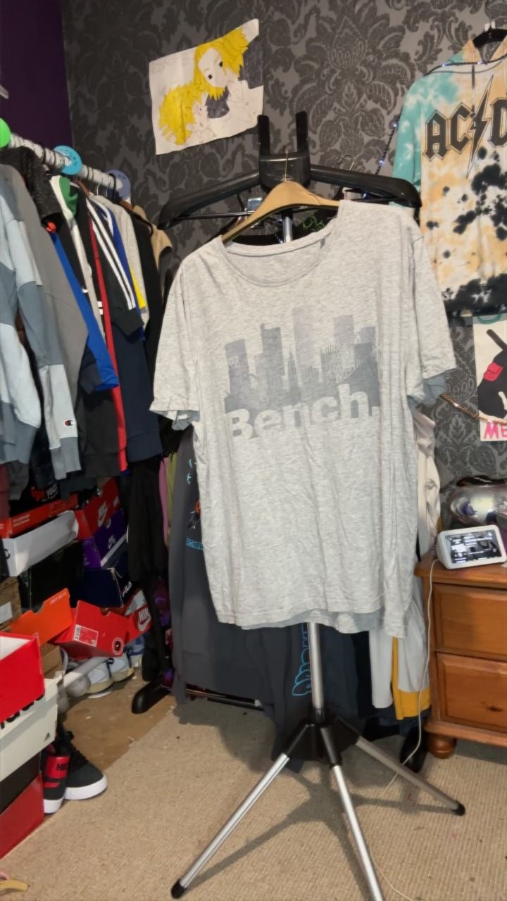 Bench bench tee size large  product image
