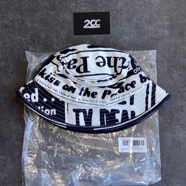 - Palace Tabloid Bucket Hat in white and black 2