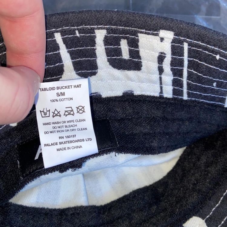 - Palace Tabloid Bucket Hat in white and black 4
