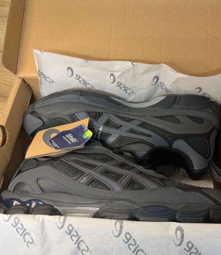 Asics Black And Grey Running Shoes image 4