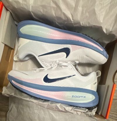 Nike White And Blue Sneakers vomero 18