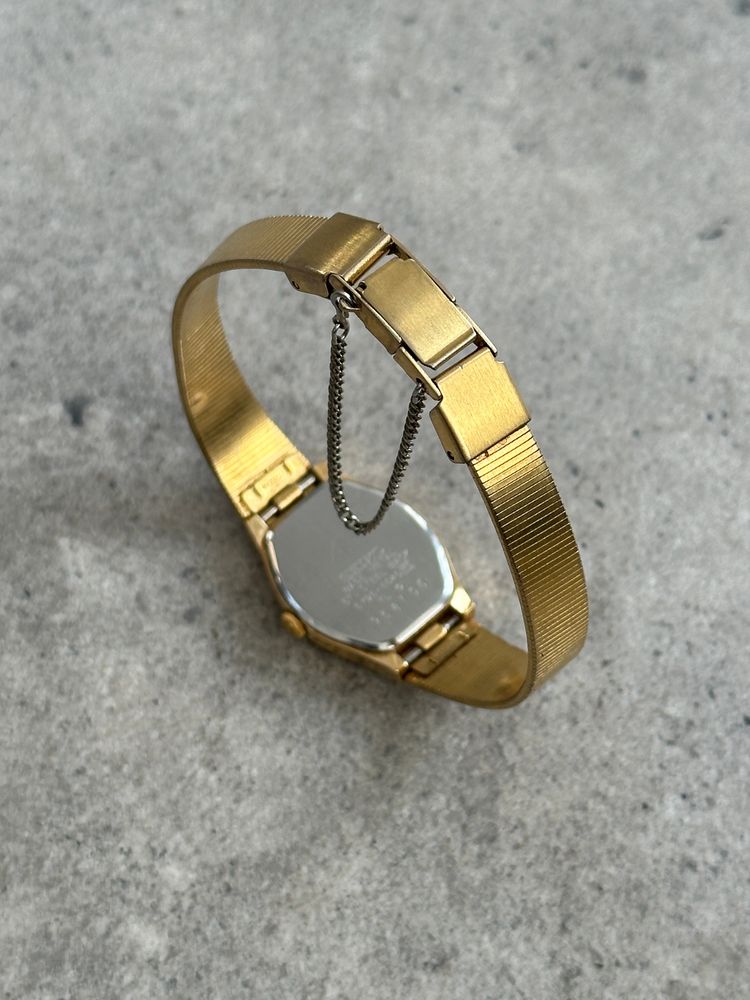 Immagine di Seiko 1990s Gold Tone Integrated Bracelet Quartz Watch 2