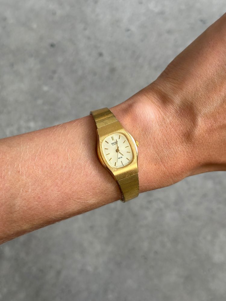 Immagine di Seiko 1990s Gold Tone Integrated Bracelet Quartz Watch 4
