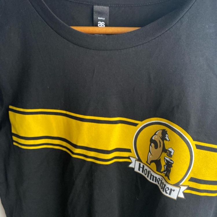 Vintage hofmeister beer tshirt in black and yellow. Follow the bear printed at the back. 2