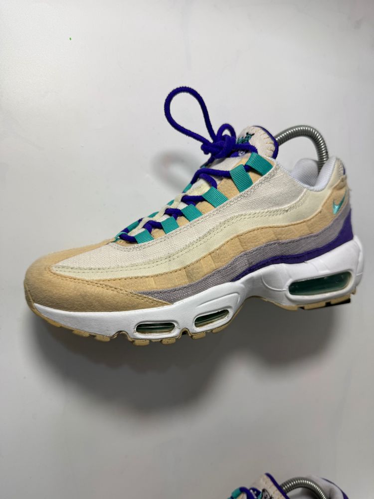 Beige And Purple Sneaker clean  Japan sourced 