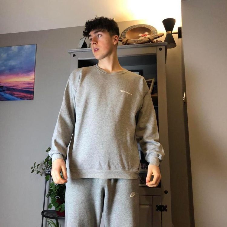 Vintage Champion Spellout Graphic Sweatshirt 3