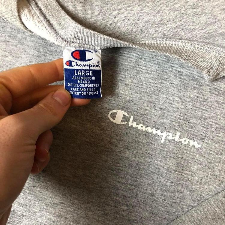 Vintage Champion Spellout Graphic Sweatshirt 4