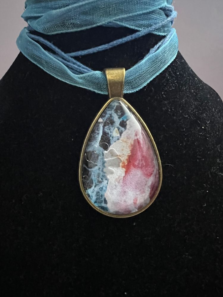 UNIQUE BEAUTIFUL HANDMADE GLASS NECKLACE WATERFALL EFFECT