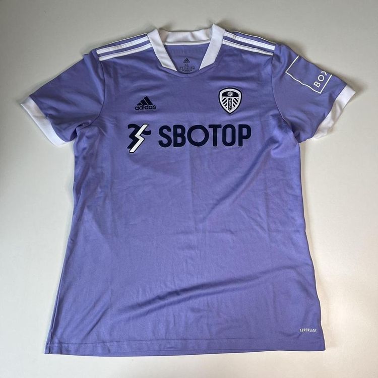 Leeds 21/22 season third shirt