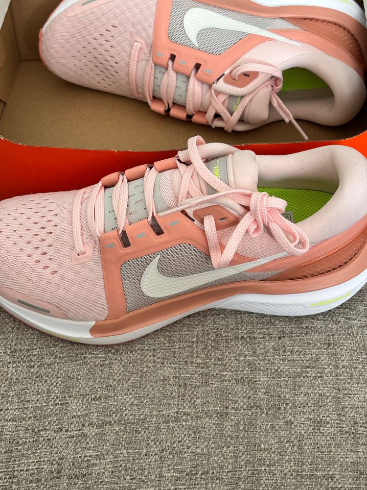 Wmns Nike Air Zoom Vomero 16 2