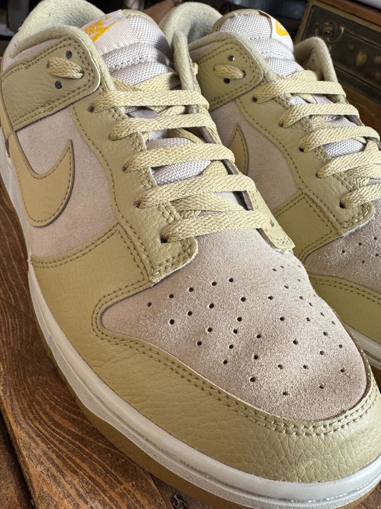 Nike Mens Nike Dunk Low - DZ4513 200 - Rattan Wheat Grass product image