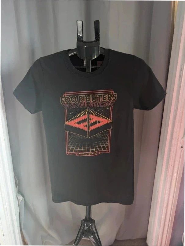 Foo Fighters Black Run For Your Life Graphic Band T Shirt S UK 8 10 image 1