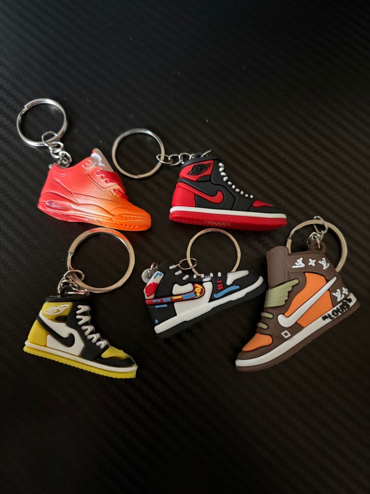 3D Mini Nike Sneaker Keychains. Choose 1 (Each sold individually) imagen 1