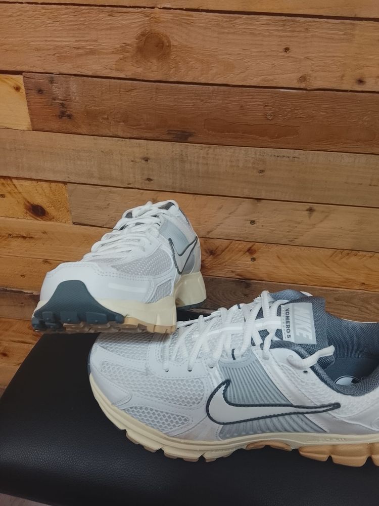 Nike vomero 5