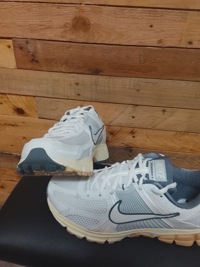 Nike vomero 5