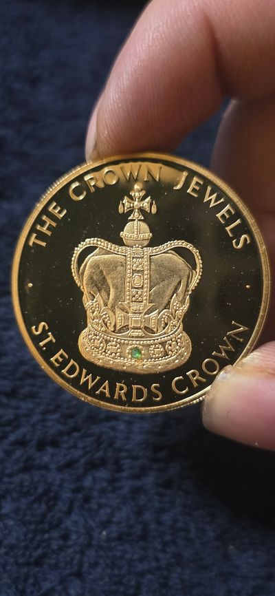 £5(. Windsor mint Gold Commemorative Coin