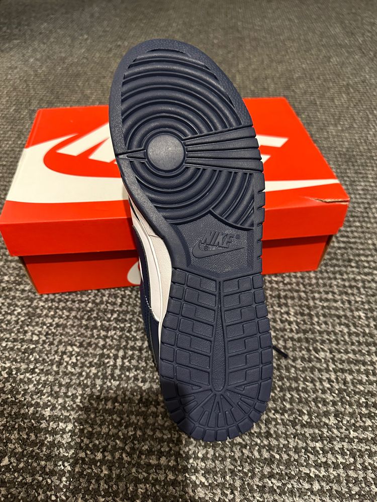 Nike Low-Top Sneakers 3