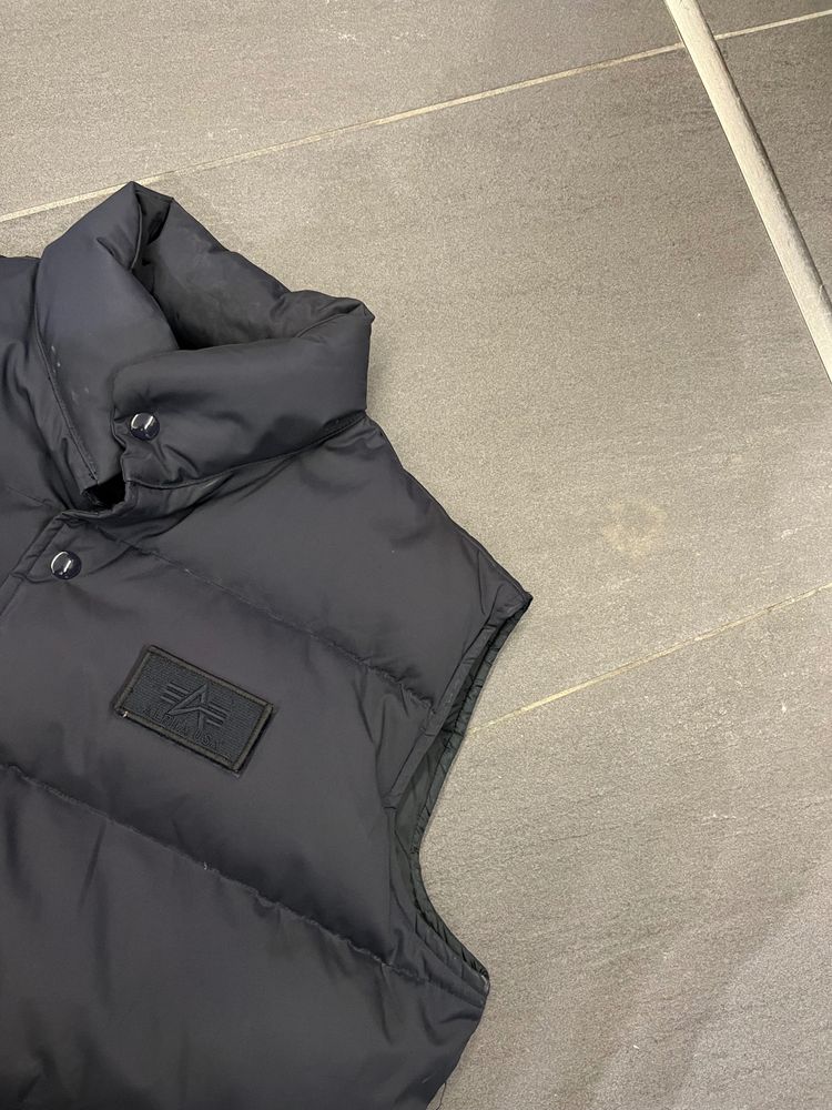 Vintage Alpha Industries 1977 Black Puffer Vest  4