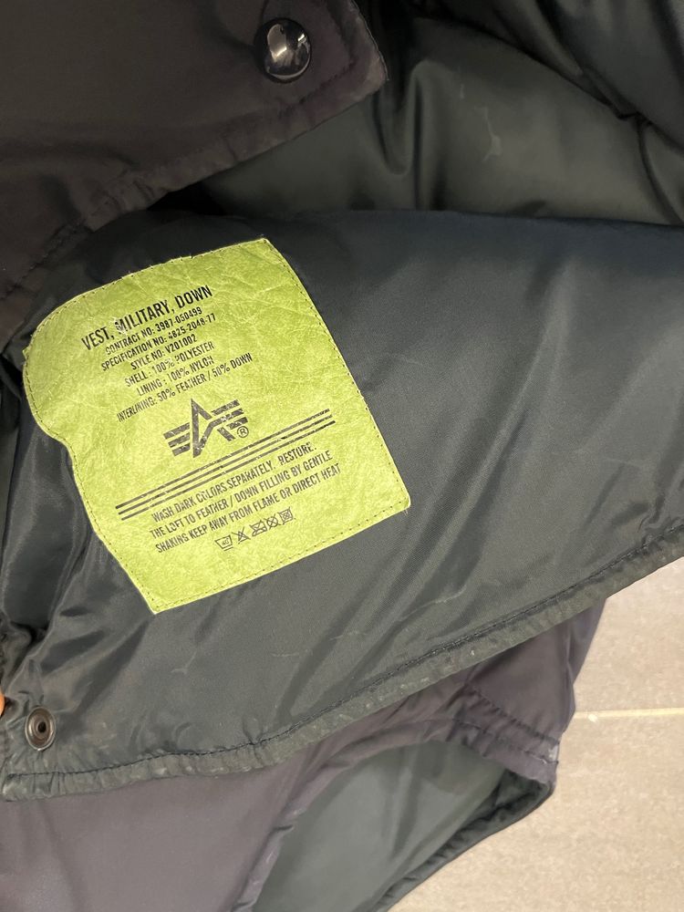 Vintage Alpha Industries 1977 Black Puffer Vest  3