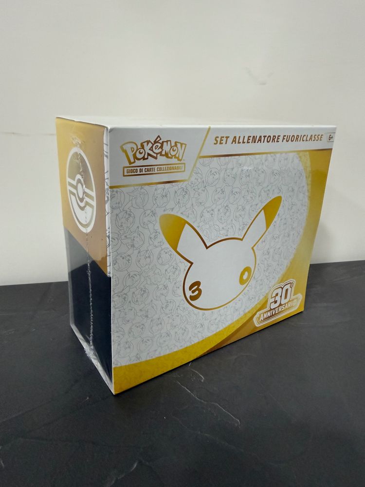 Pokémon 30Th Anniversary Trainer Set image 1