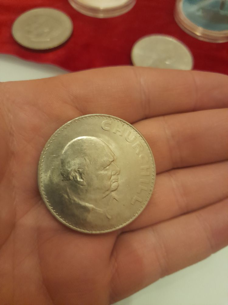 Unknown queen and churchill product image