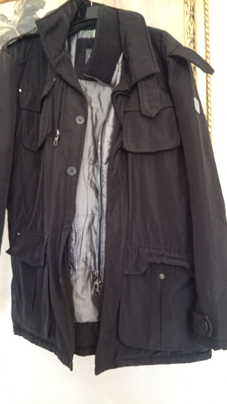 black jacket with multiple pockets 2