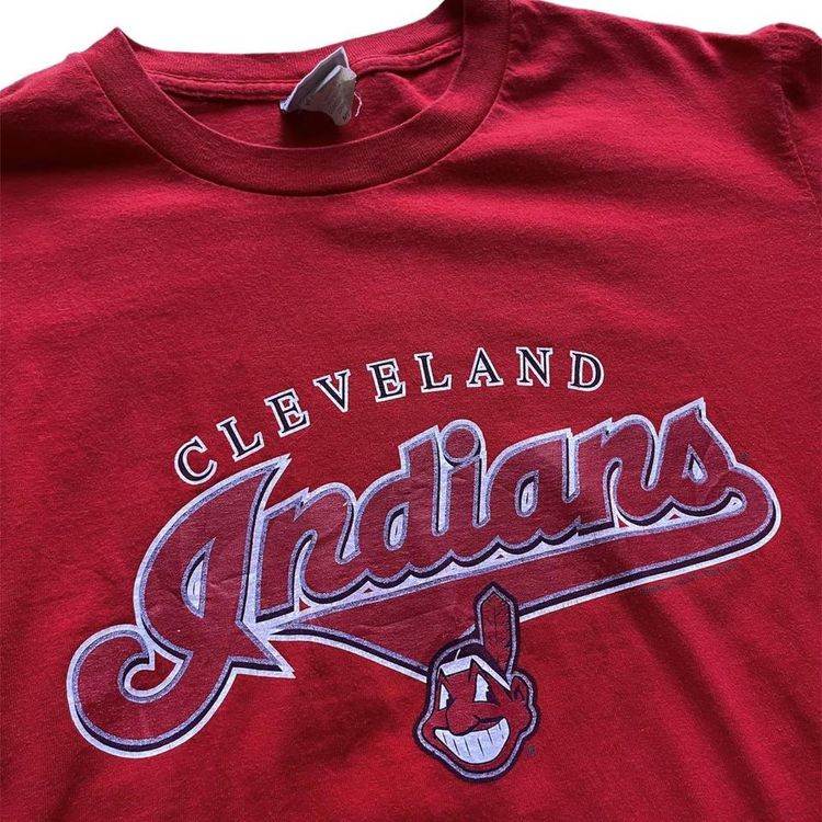 Vintage Lee Sport MLB Cleveland Indians cropped spell out print t shirt 2