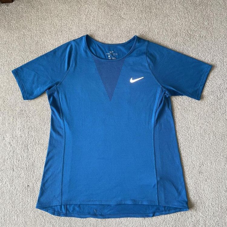 Nike top 2