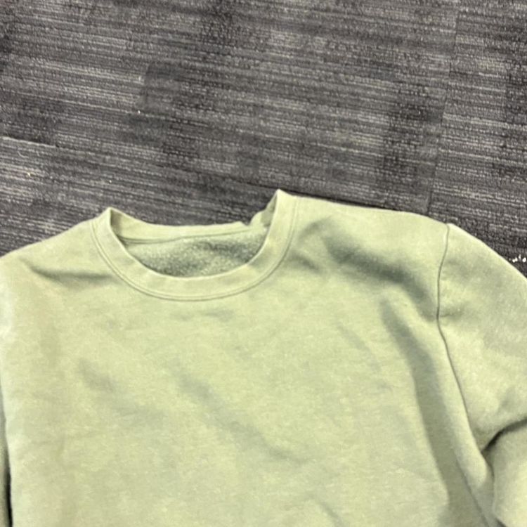 Plain green sweatshirt 2