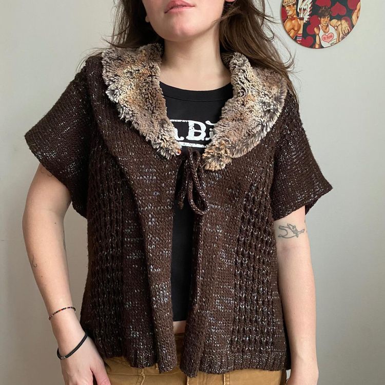 Brown knitted tie-up cardigan with fur fur image 4