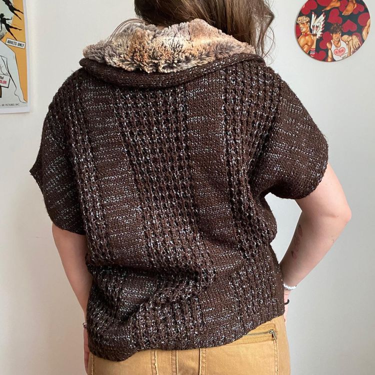 Brown knitted tie-up cardigan with fur fur image 3