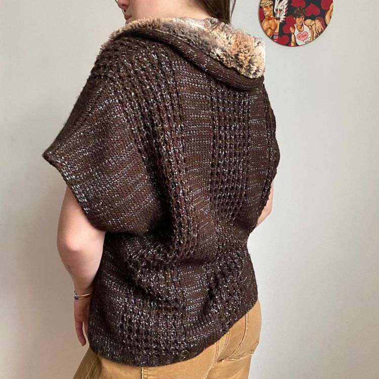 Brown knitted tie-up cardigan with fur fur image 1